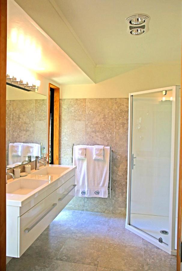 Twin Waters Lodge Collingwood Bagian luar foto